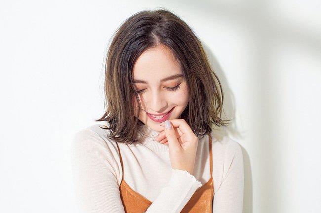 しっとり落ち着いたダークなオリーブグリーン