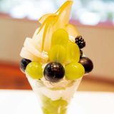 【フォーリンデブ★はっしー】ブドウがプリップリ！　行列パーラーのフルーツパフェ