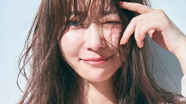 【新品未使用】指原莉乃 直筆サイン入り撮り下ろしLifestylin'?ポスター 指原莉乃、29歳の目標と抱負は？初の表紙撮影で語ったコト