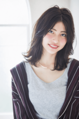 風を感じる 80年代風な 大人レトロミディ