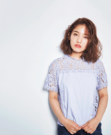 繊細×ルーズな毛束感にアンニュイなムードを浮かべて、女子度を増し増し