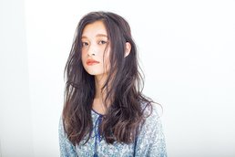 ドキッとするほど色気をたたえたしたたりロング