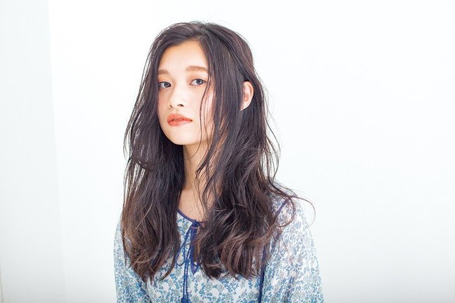 ドキッとするほど色気をたたえたしたたりロング