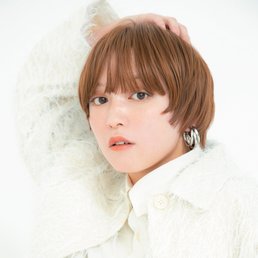 【ショート】モードとカジュアルのおしゃれな化学変化を楽しむ