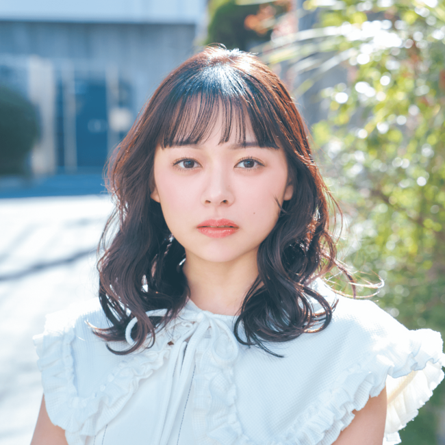 【ミディアム】ニュアンスカール＋ラインバングで可愛さも大人っぽさも叶える