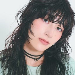 【ロング】フェイスラインをスッキリ見せるには?