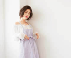 彼の抱きしめたくなる気持ちが加速♡ 華奢感をアピールしたいならデコルテ見せ服が最強