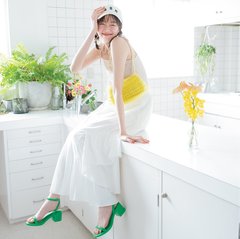 【真夏の恋コーデ】彼をドキっとさせたい♡ 佐藤栞里が着こなす、恋を引き寄せる肌見せ服