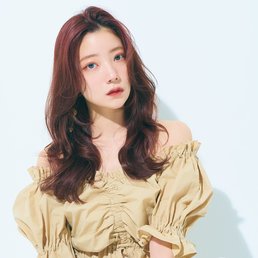 【ロング】頬ラインを優しく包む“くびれウェーブ”が小顔効果を発揮