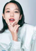 同系色のピンクでも青み×コーラル系で甘くなりすぎない、でも王道可愛いフェイスの完成です♥ モデル:森絵梨佳