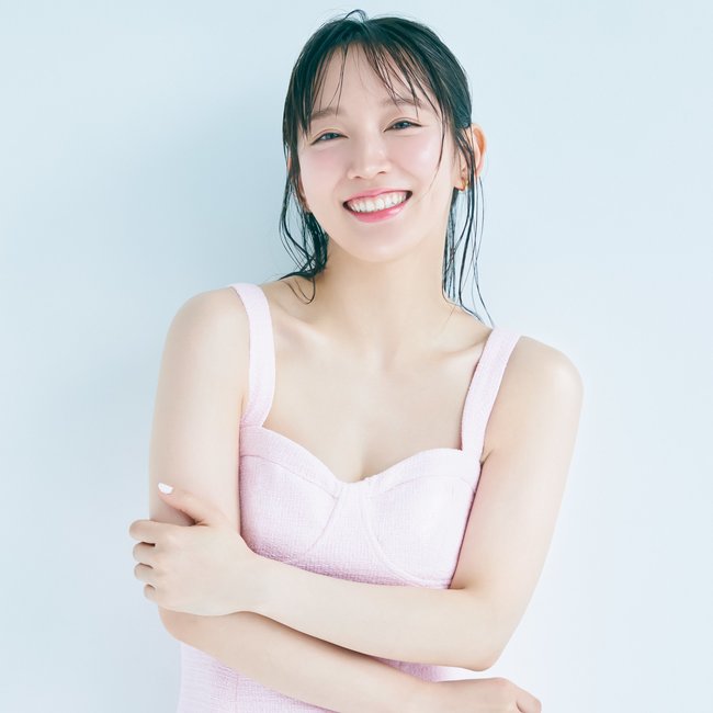 吉岡里帆の美容ルーティンは？「巡りのいいマインドがカラダのきれいをつくる」"里帆ボディ" をつくるのは毎日のあれ！