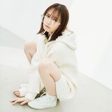 透明感が倍増♡宮田聡子が着こなす真冬のホワイトコーデ7選