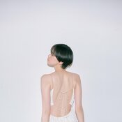 一生眺めていたい、この背中…♡比留川游の完璧ビジュに近づく【ハンド・ヘア・背中】恋パーツケア9選