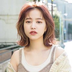 チラリと覗くインナーカラーで「体温を感じさせる色っぽさ♡」漂うミディ