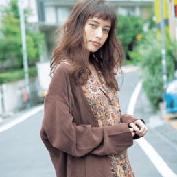 おしゃ髪といえばショート!なんて言わせない。柄物服も着こなすロングここにあります