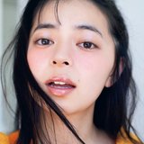 上國料萌衣、広めチークで余白埋め！「目が顔のやや下に位置」を叶える”シェマ顔メイク”