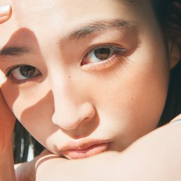 【先取り必須】この夏絶対流行る”エモ顔メイク”って？　全部を盛らない”抜きテク”を徹底解説！