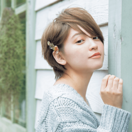 いつも同じスタイリングじゃつまらない！とめるだけ簡単ショートアレンジ