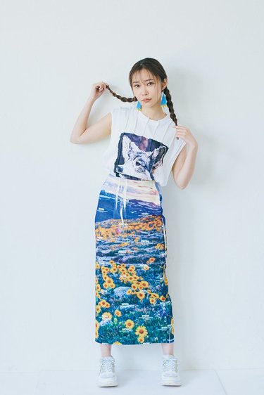 指原莉乃、最旬Tシャツルック4連発！コーデの救世主にラブコールが止まらない♡ | arweb（アールウェブ）