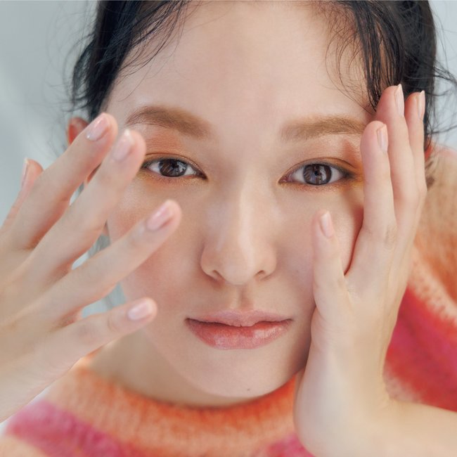 まるでお風呂上がりな赤ちゃんムード♡ 森絵梨佳がお手本！ジューシーな【バブネイル＆メイク】HOW TO