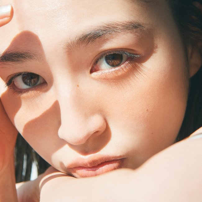 【先取り必須】この夏絶対流行る”エモ顔メイク”って？　全部を盛らない”抜きテク”を徹底解説！