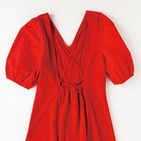 【365days色っぽ】真っ赤なワンピ×気負わない白スニのエモ愛おしいコーデ♡