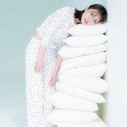 長濱ねるのルーティーン、全部見せます♡「下半身を中心にしっかり伸ばして…」朝や夜の過ごし方からスキンケア事情までお届け