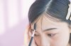 <コスメ>スクリューブラシ/ヘアメイク私物 シャツ¥24,200/デサントゴルフ