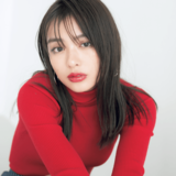 もう守りには入らない。この冬、攻める赤ニットでコケティッシュな女になる！