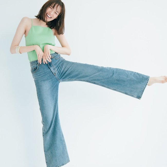 圧倒的スレンダーボディの持ち主・佐藤栞里、体型キープの秘訣とは？ ”岩盤浴"や"特製塩麹生姜ダレ"など、たっぷりご紹介♡