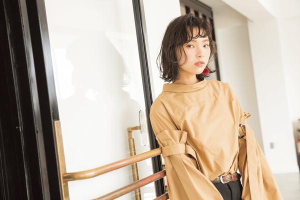 ウエットな束カールが ハンサムな色気を醸し出す