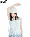 永野芽郁。ar12月号より 中に着たトップス¥25,300/ファーファー(ファーファー ルミネ新宿2店)キャミワンピース¥55,000/バウム・ウンド・ヘルガーテン(エスアンドティ)デニム¥20,900/ローラス(ジャック・オブ・オール・トレーズ プレスルーム)ビーニー¥4,950/カオリノモリ(オーバーライド ルミネエスト新宿)