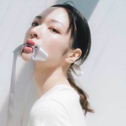 うっとりしたまなざしに強さを忍ばせて♡とろけるトキメキを宿した【おメロなアイメイク】をお届け