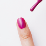 「2回に分けるとキレイに塗れる!?」セルフネイルが上手に仕上がるコツと新作ネイル3選