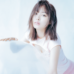 内田理央、エッチみのあるピンクのトップス姿が色っぽい！ 柔らか女に欠かせないスキンケアも公開