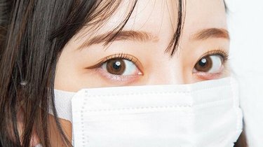 こんなに印象違う 顔の余白を減らすには 目元を強調 簡単小顔テクがスゴい Arweb アールウェブ