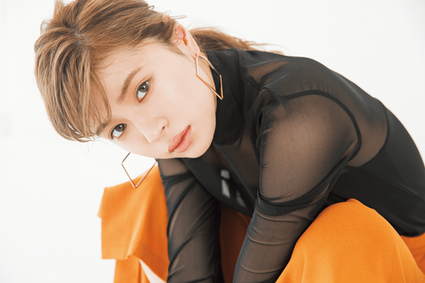 セミマット肌はブラシでムラなくがお約束♥簡単メイクテクでモードなキブンを盛り上げて