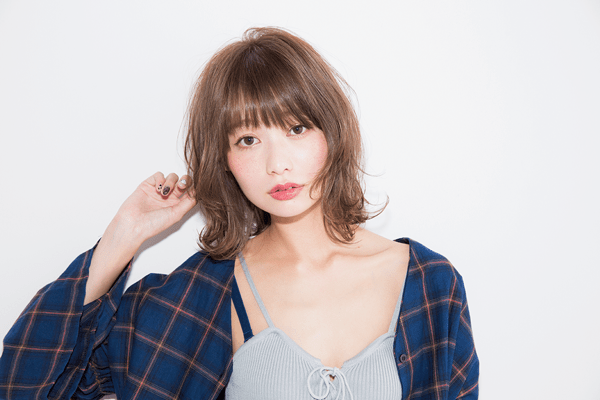 ハネ感ボブなら きちんと感と ガーリーを両立