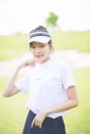 キュロットパンツ¥19,800、シャツ¥15,400、サンバイザー¥6,600、ソックス¥2,970/ビームス ゴルフ シューズ¥11,990/ティゴラ