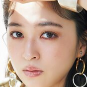 【アイシャドウ】今っぽさは”モードみ”と”遊び心”をON!上西星来がお手本の洒落顔メイクHOW TO