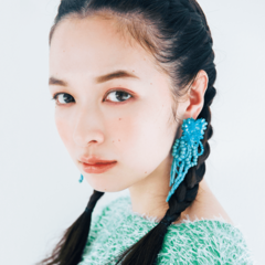 「辛口ピンクに茶マスカラが最強♡」デカ目に見せつつ洒落感もある【囲み目メイク】って？