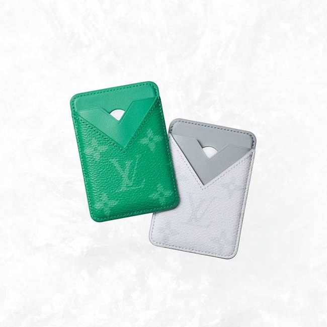 小物にこそこだわりたい♡ さりげない遊び心を感じさせる【ルイ・ヴィトンのスマホ用カードケース】