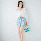 透明感の"総仕上げ"、出来てる?ひんやりカラーで肌の明るさがグンっとUP♡八木アリサが着こなす【肌映えコーデ】2選