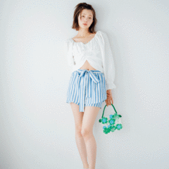 透明感の"総仕上げ"、出来てる？ひんやりカラーで肌の明るさがグンっとUP♡八木アリサが着こなす【肌映えコーデ】２選