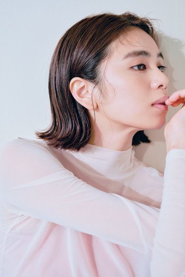 佐藤晴美 美しすぎる横顔に視線集中 ワントーンメイクで女っぽさを引き出す Arweb アールウェブ