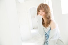 際立つ透明感が武器 しなやかフェミロング