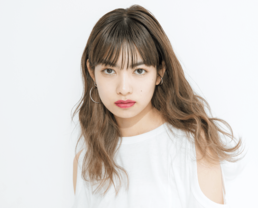 ただのキレイじゃつまらない。 今どきロングは耳元のハイライトで差をつけよ！