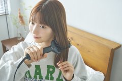 「毛先までスルンとまとまりが続く♡」八木アリサがお手本！色っぽさと清潔感が手に入る【最強ストレートヘア】の作り方って？