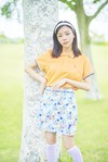 シャツ¥20,900、スカート¥27,500/RLX GOLF シューズ¥11,990/ティゴラ