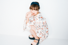 ヘアバンド×ギブソンタックで春の最強モテアレンジ